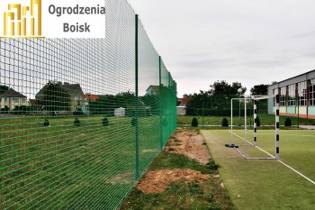 Boisko sportowe - Osłaniająca boisko dookoła - Osłaniające siatki ochronne